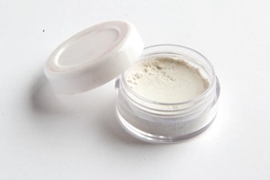 sombra de ojos blanca V